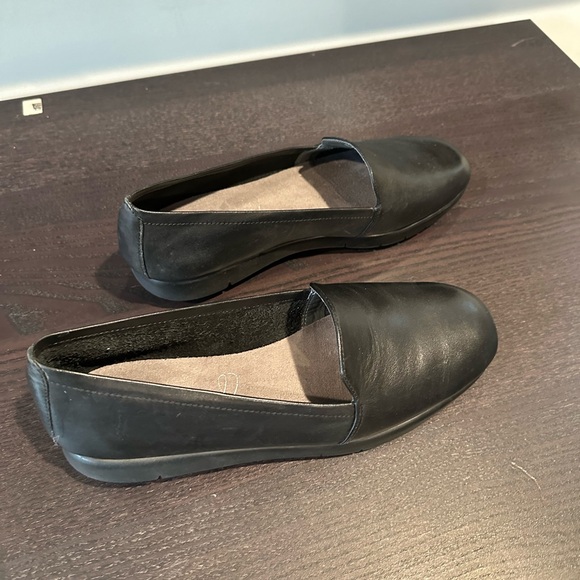 Shoes for Crews Leather loafers. Tried on once and didn't wear again - Picture 2 of 7